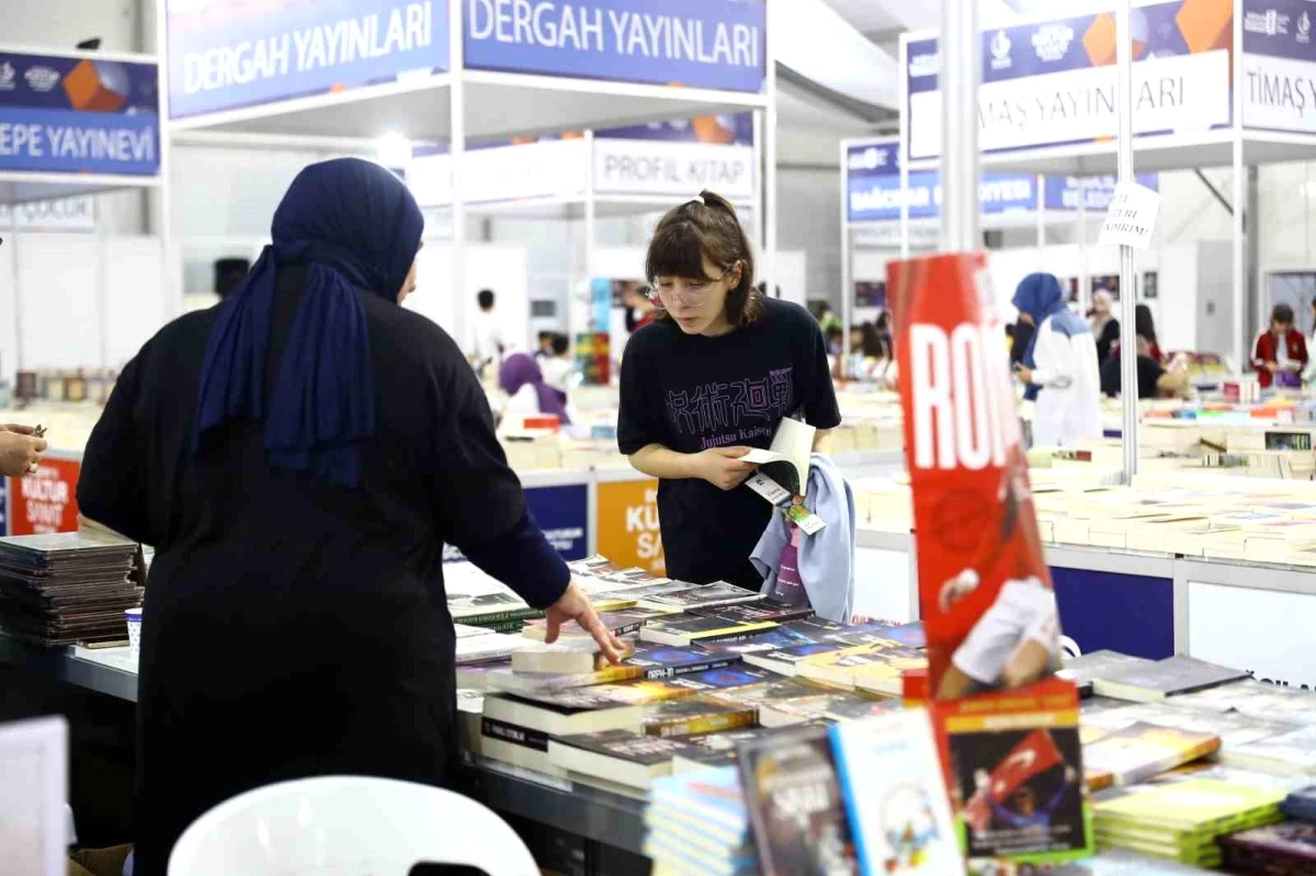 Bağcılar Kitap Fuarı'nda Malatya depremzedelerine kitap kampanyası